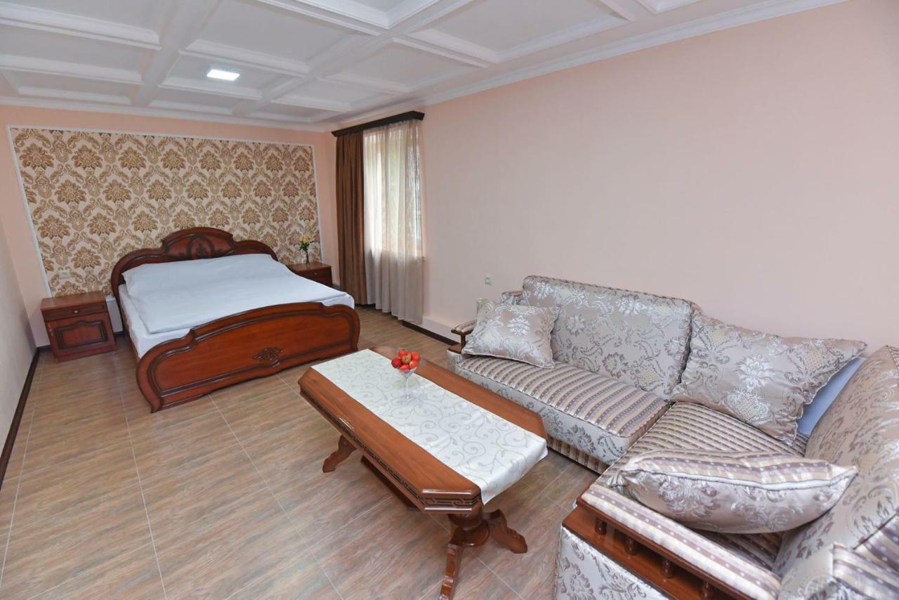 Old City Hotel Alaverdi Esterno foto